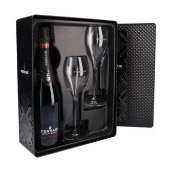 Ferrari &ndash; Tin Gift Box met Maximum Brut en 2 flutes